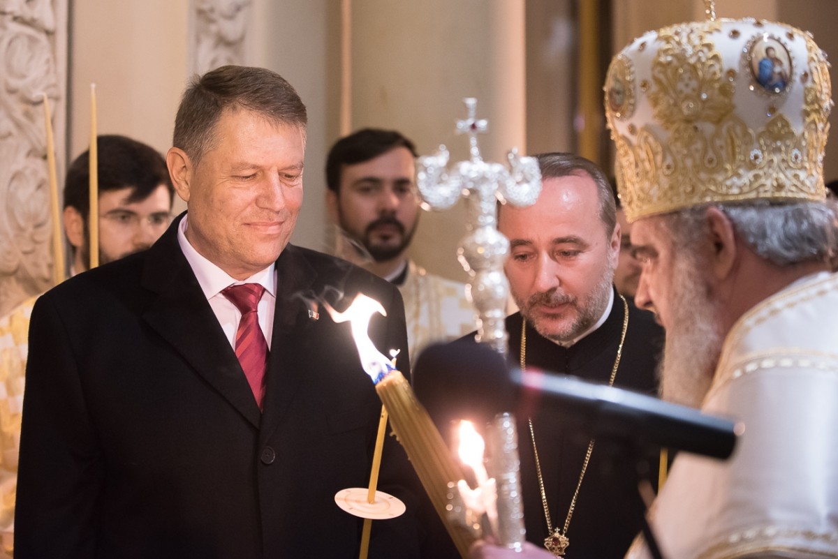 Președintele Iohannis a participat la Slujba Învierii alături de soția Carmen