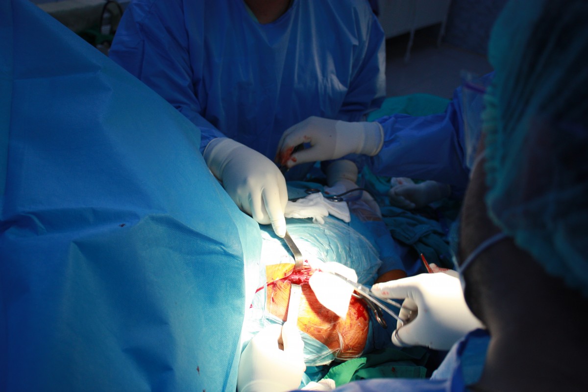 Operație în premieră la Spitalul Județean. Umărului unei femei de 70 de ani, protezat