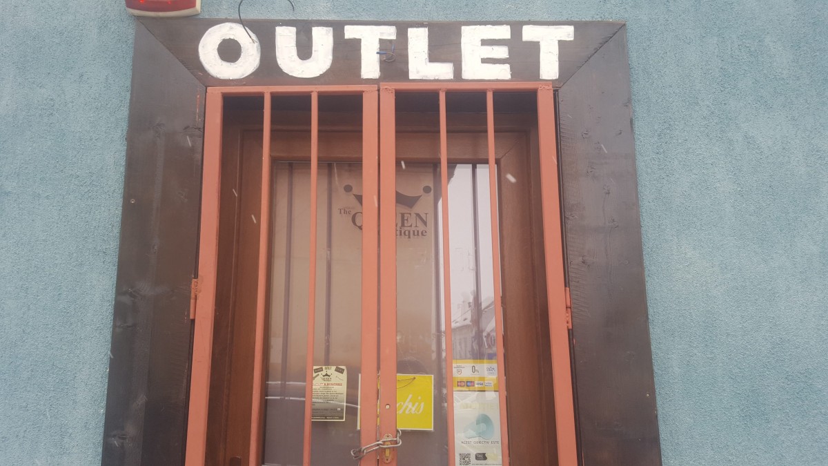 Cât costă un magazin de tip ”outlet” în Orașul de jos?