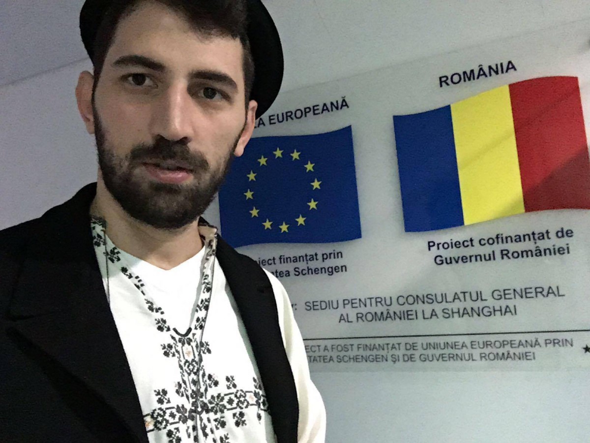 Un sibian a votat în costum popular în Shanghai. “Acum realizez cât de important este să fii liber, să ai dreptul de a alege”