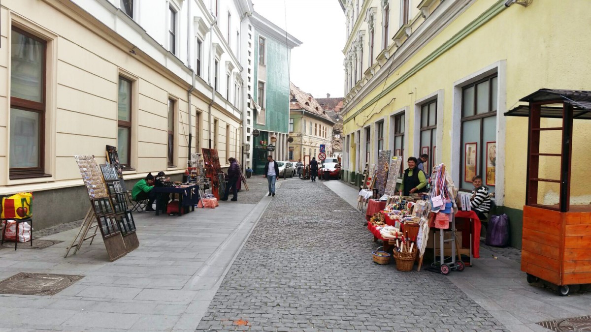 Primăria pregătește primul regulament pentru vânzătorii de suveniruri