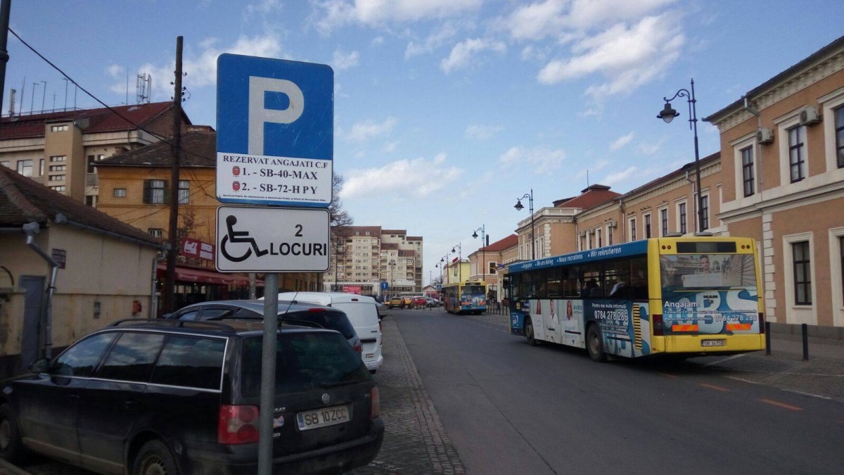 Culmea nesimțirii în Sibiu. S-au făcut stăpâni pe locurile pentru persoane cu handicap