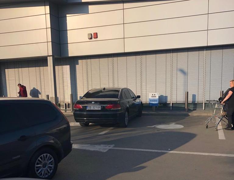Parcare ”model” pe două locuri. ”Tupeu, nu glumă”