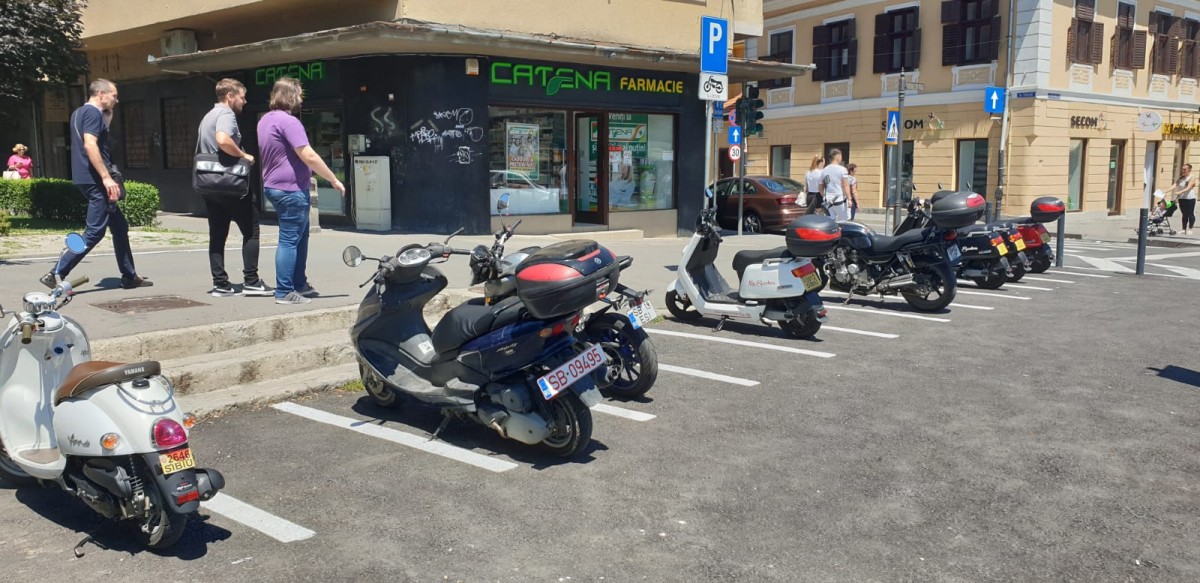 Primăria Sibiu suplimentează locurile de parcare pentru motociclete din zona centrală