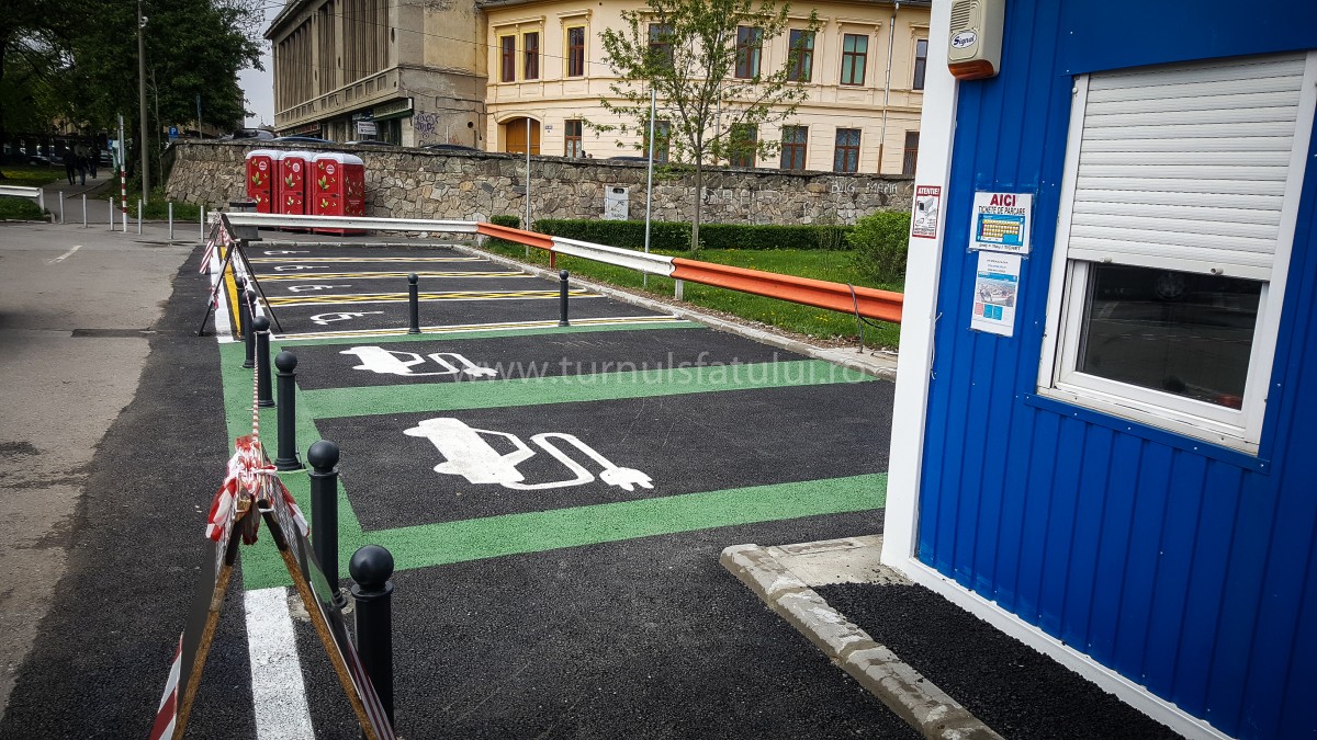 FOTO Stație de încărcare a mașinilor electrice la Cazarma 90