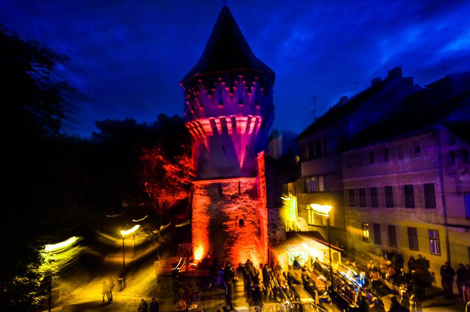 Se pregătește schimbarea iluminatului în Parcul Cetății