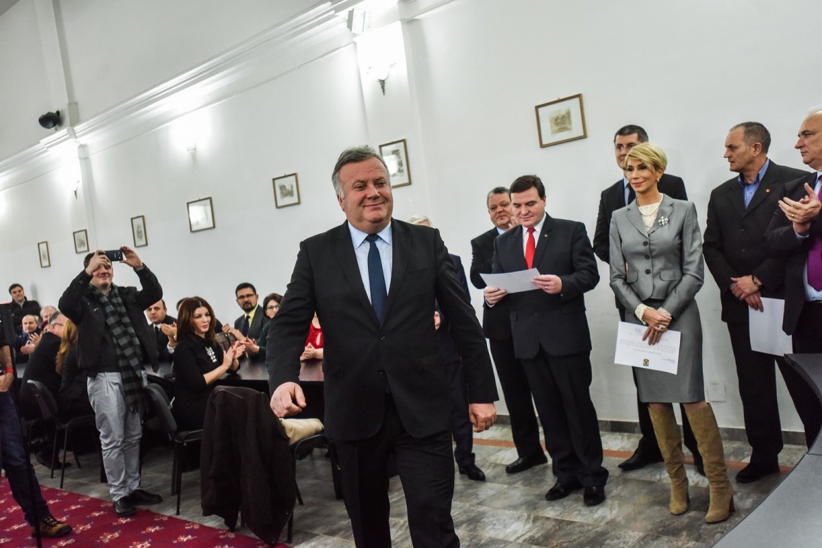 Șovăială către PSD Sibiu: Nu mi-am aplaudat șeful pe scări!