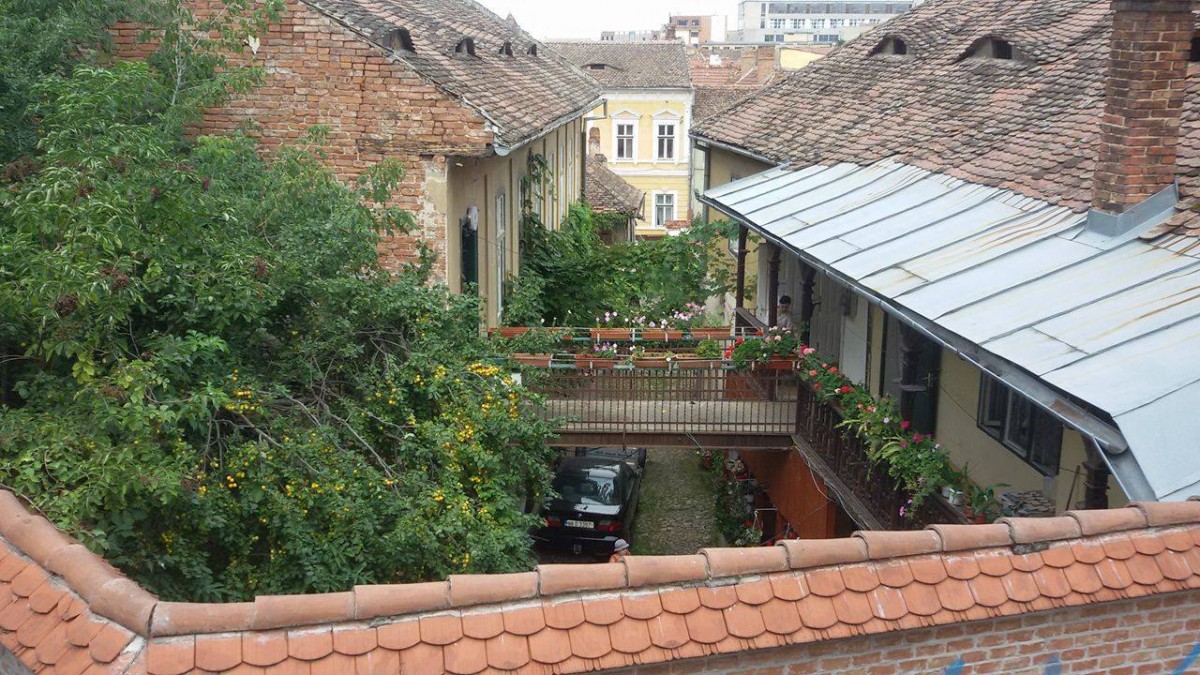 Cele mai frumoase curți din centrul Sibiului. ”E cea mai vizitată curte din oraș”