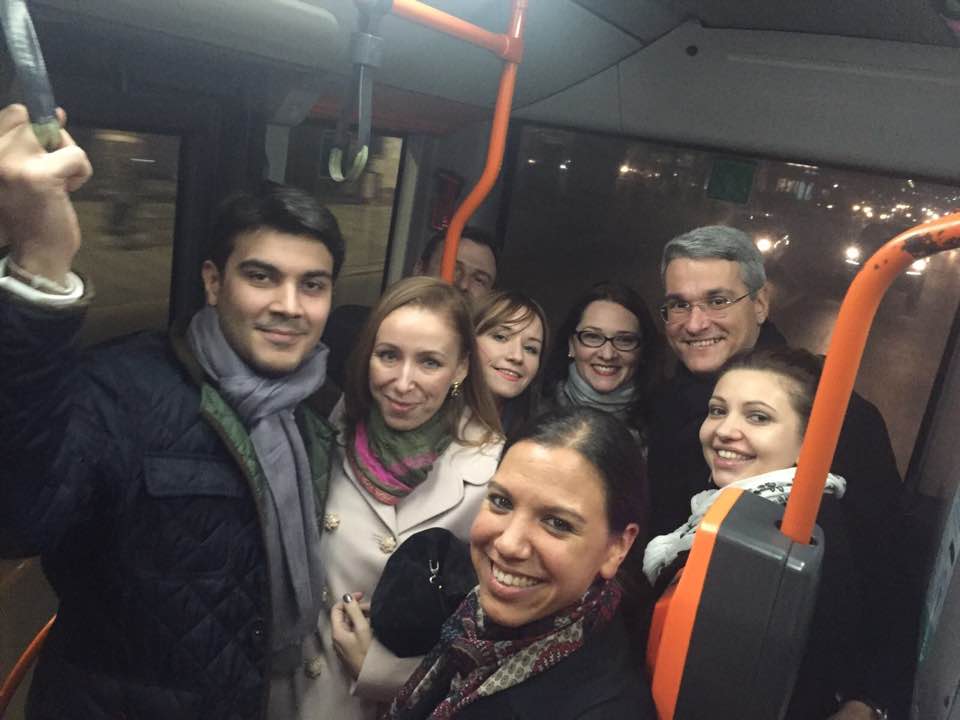 Ministrul Muncii explică fotografia cu el şi echipa sa în autobuz: Nu aveam loc toţi în singura maşină disponibilă la minister