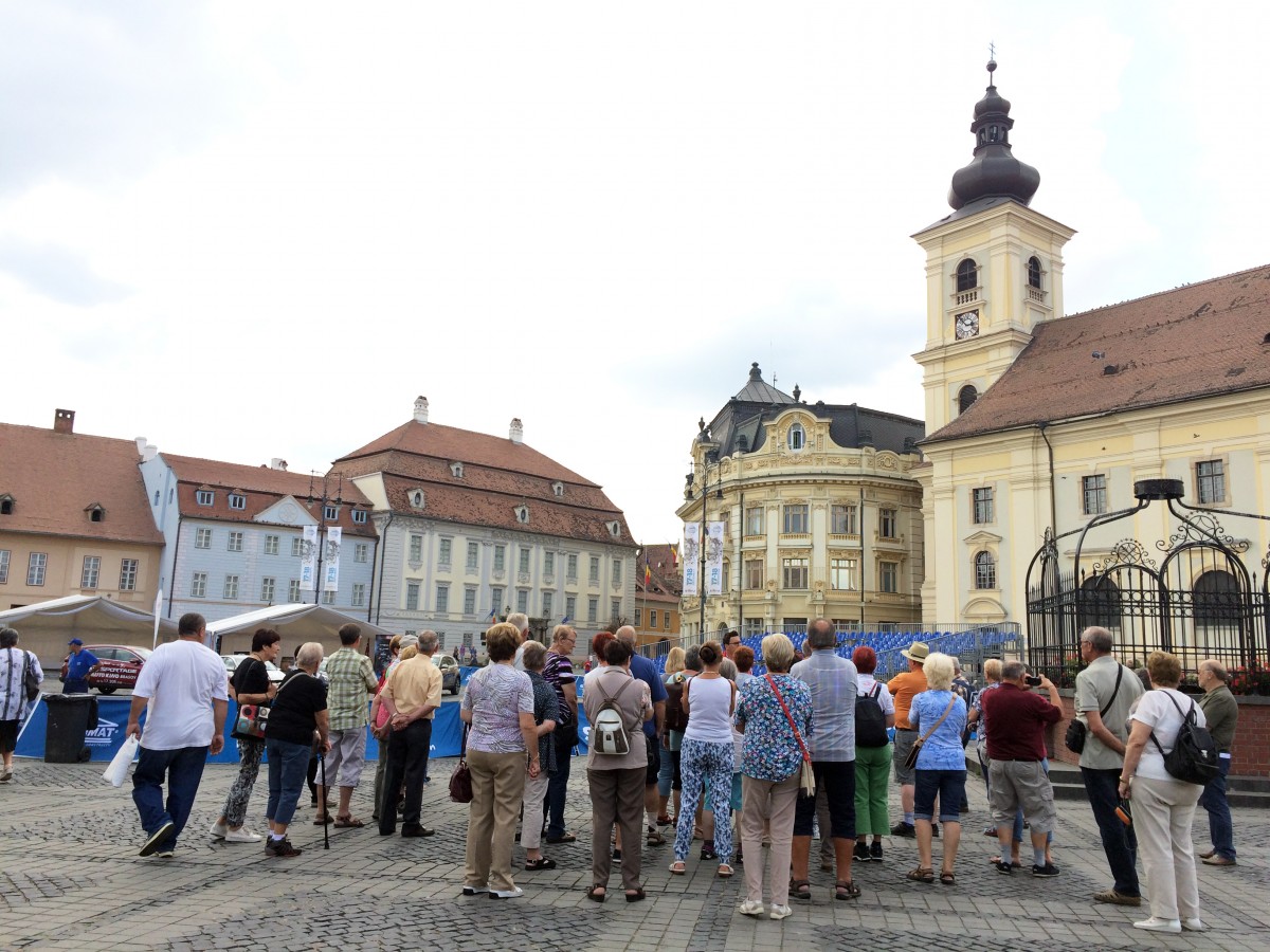 Val de turiști peste Sibiu. Cine bate FITS la numărul de nopți de cazare?