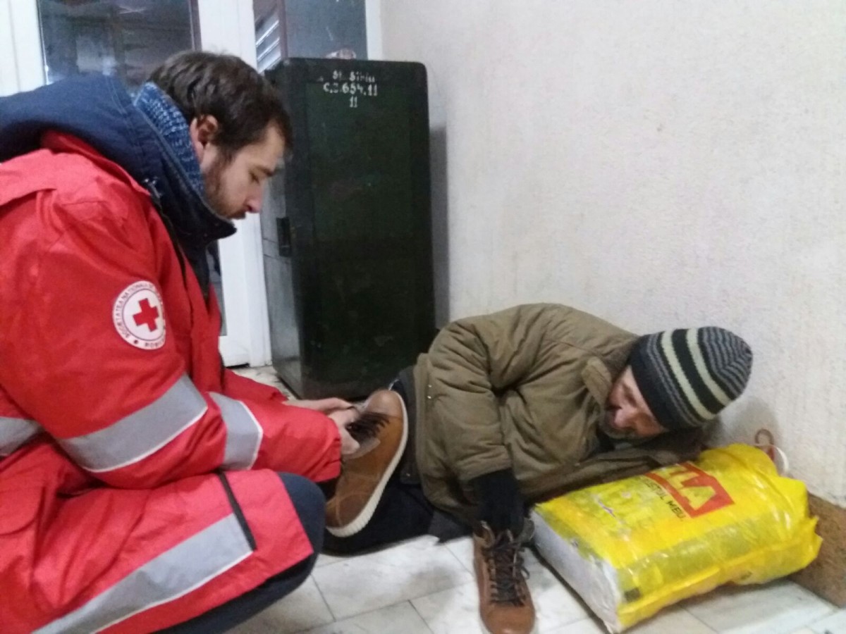 Oamenii fără adăpost au primit haine groase pentru a face față celei mai geroase zi de ianuarie din Sibiu