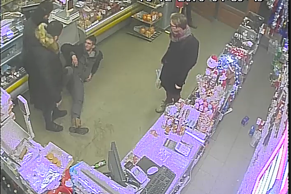 Video | Imagini de la bătaia primită de un fost fotbalist sibian, într-un magazin non-stop