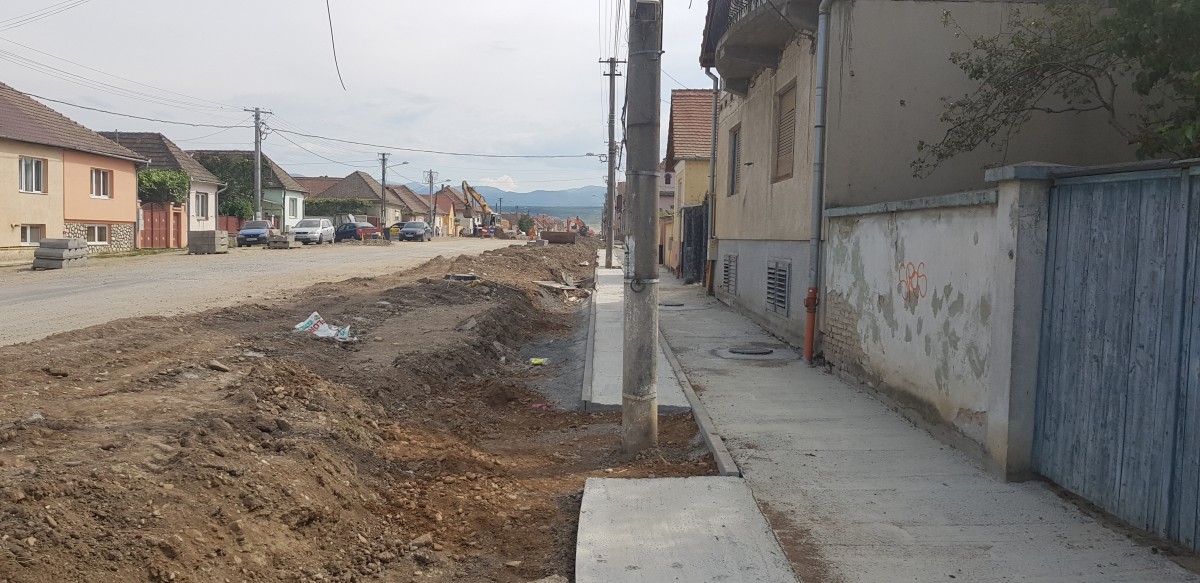 FOTO VIDEO Pista de biciclete de pe strada Zăvoi va fi în “s“, parțial. Pentru a ocoli stâlpii