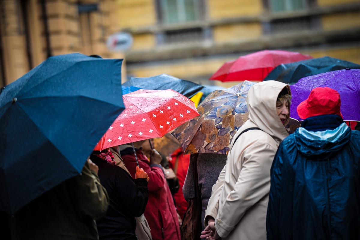 Nu scăpăm de ploi nici săptămâna viitoare. Vreme instabilă în continuare