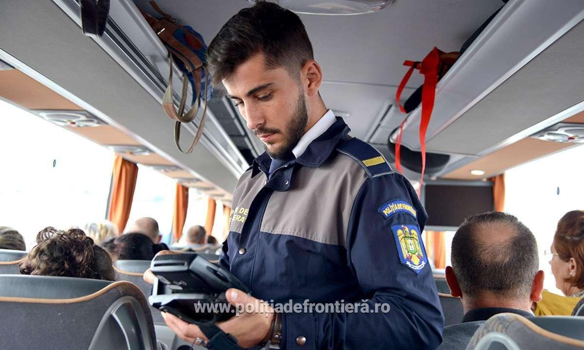O sibiancă a încercat să-și scoată copilul din țară ilegal, ascuns sub bancheta unui microbuz