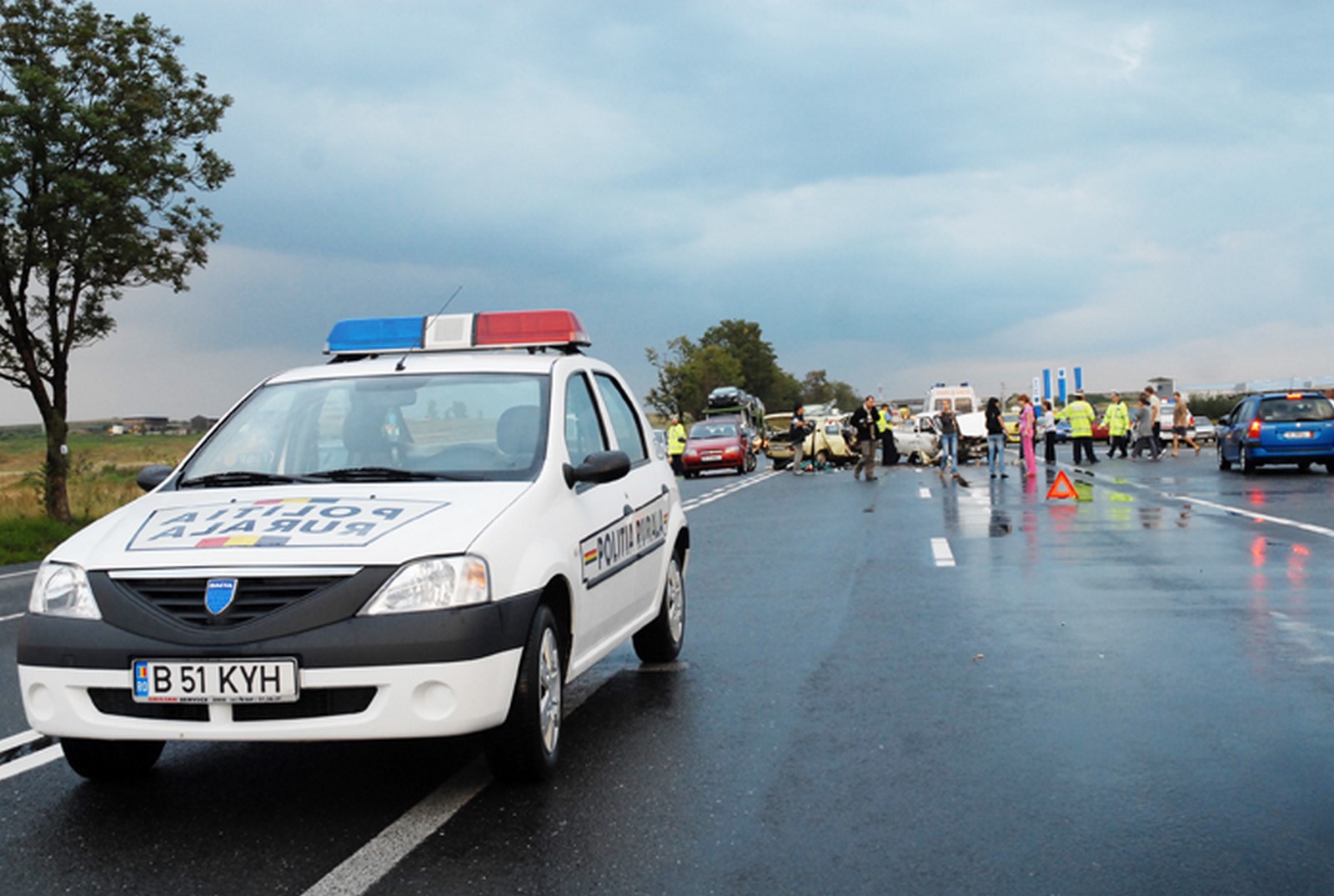 Sibieni implicați într-un accident în Alba. O femeie a ajuns la spital