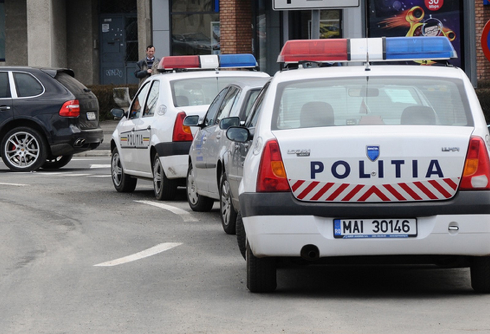 Se întâmpă în Jina: Doi bărbați au ”măsluit” un accident. Niciunul n-avea carnet