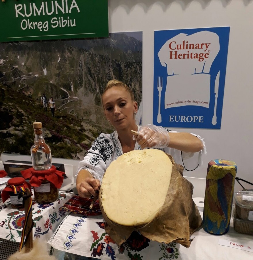 Polonezilor le place tocana de oaie pregătită de sibieni