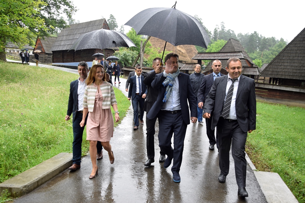 Premierul Luxemburgului a vizitat muzeul din Pădurea Dumbrava