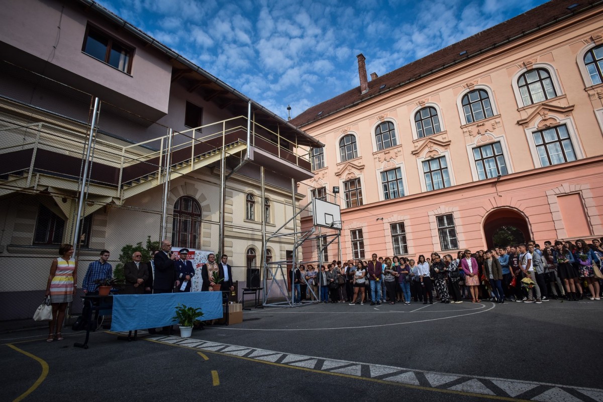 Nu-i mai acceptă la Trezorerie: zece colegii și licee din Sibiu își scot prescurtările din denumire