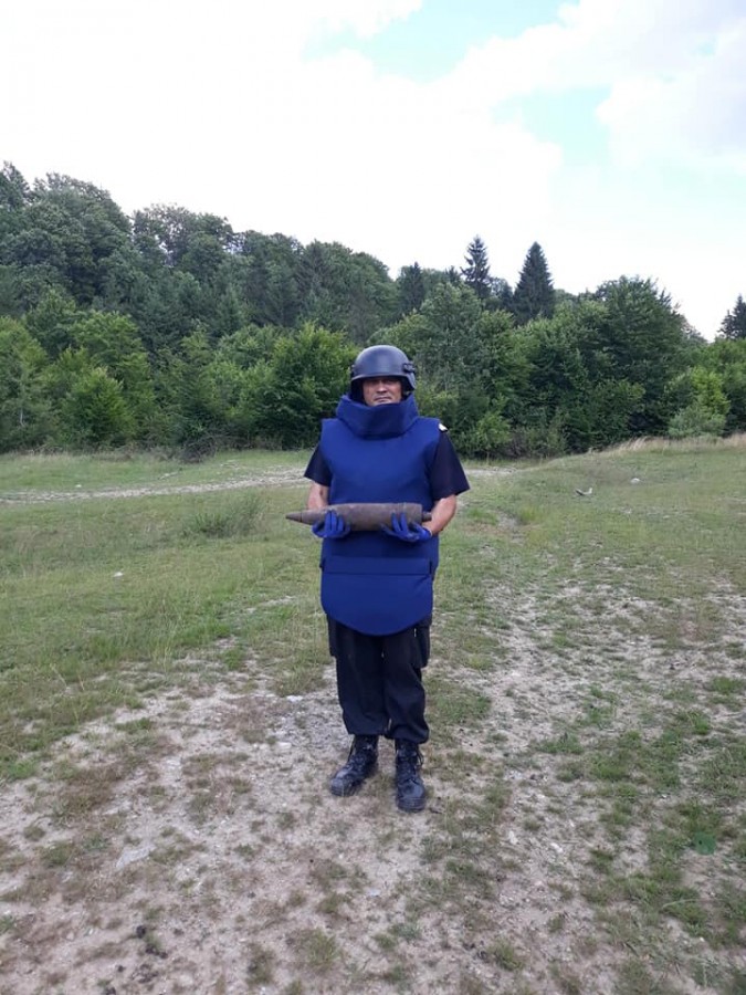 FOTO Proiectil din al Doilea Război Mondial, găsit la 50 km de Sibiu. ISU reamintește: Nu atingeți munițiile neexplodate