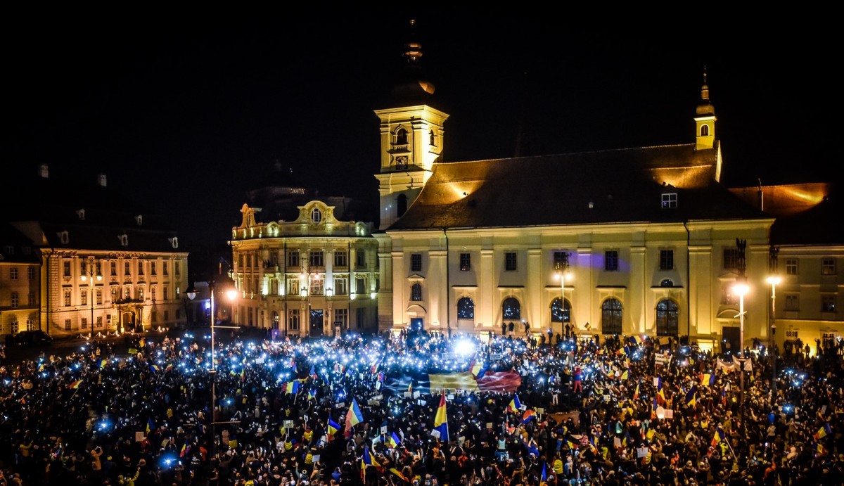 Sibiul continuă protestele pașnice: al copiilor, al culturii, împotriva Guvernului și pentru Steaua București