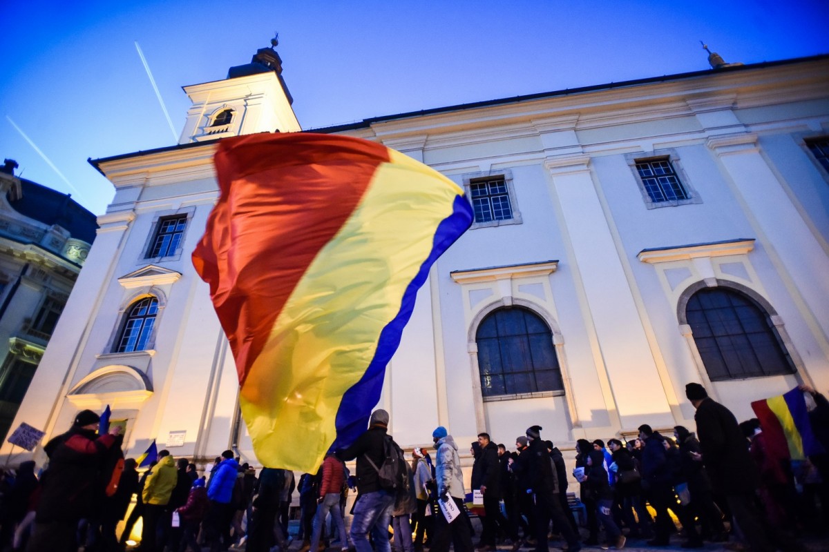 Librăria Habitus, închisă. Ies la protest