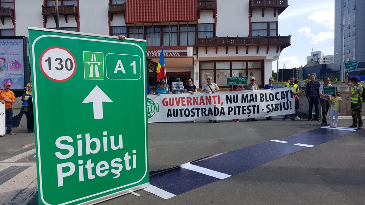 „Sibiu-Argeș-România-Europa”. Protest în centrul orașului pentru construcția Autostrăzii Sibiu-Pitești