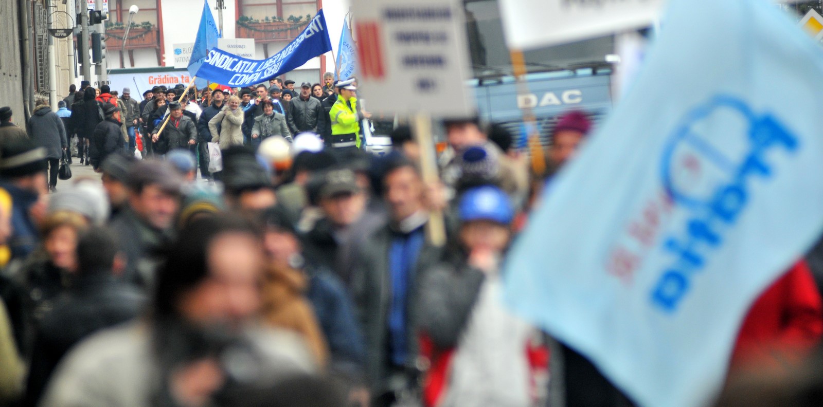 CNSLR Frăţia anunţă grevă generală din cauza scăderii salariilor şi imposibilităţii de negociere