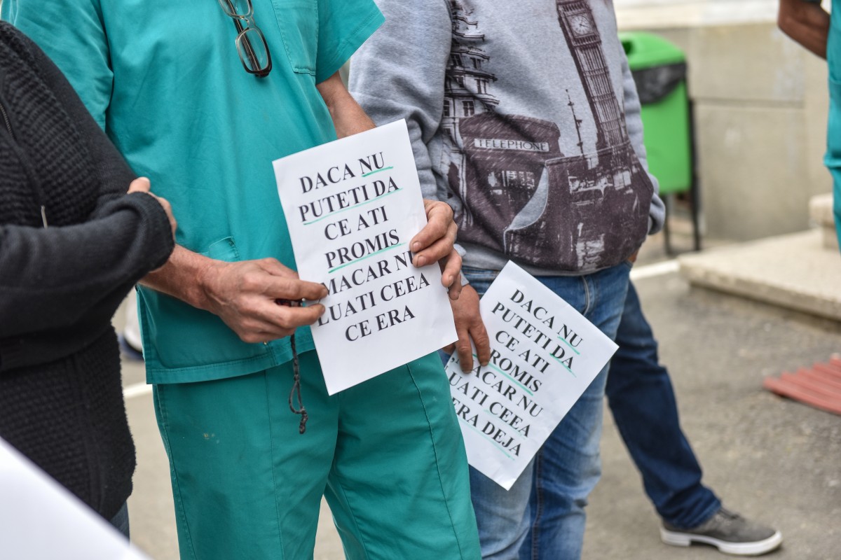 Legea salarizării va fi modificată. Sindicatele din sănătate renunţă la grevă