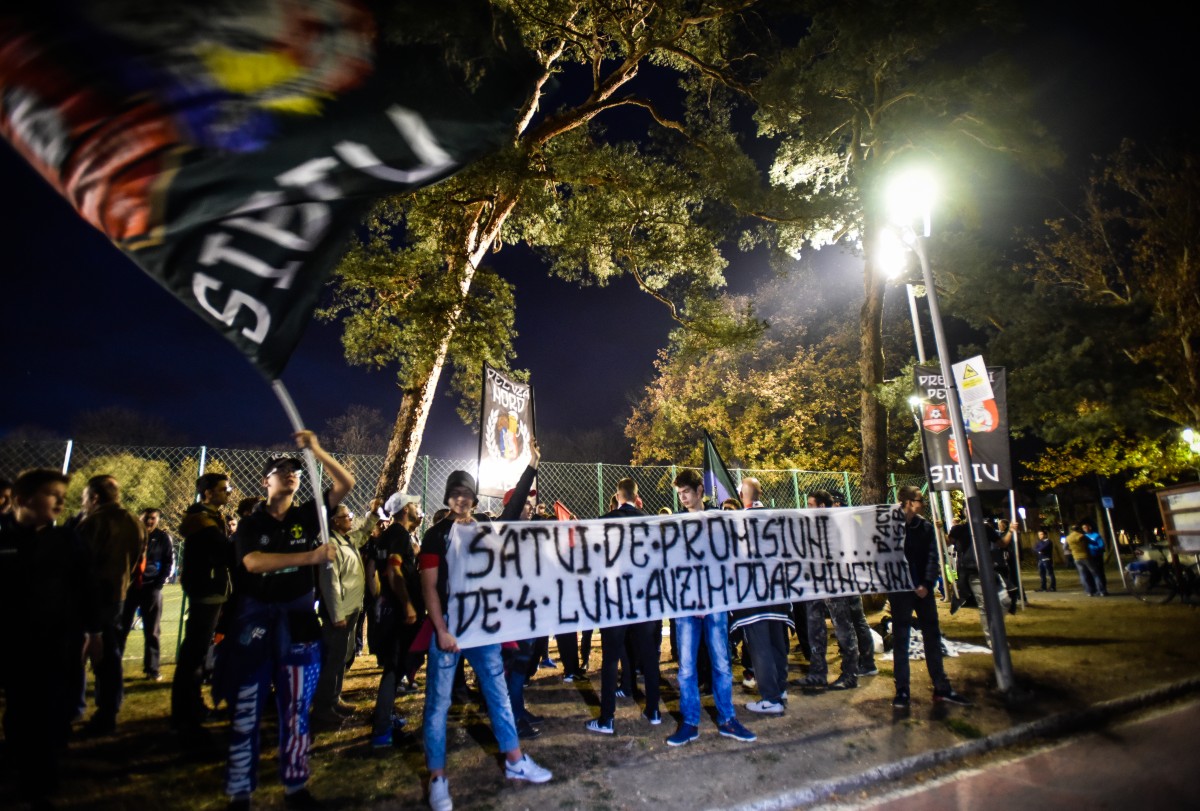 Proteste la Stadionul Municipal Sibiu. „Vrem să nu își mai bată joc de noi”