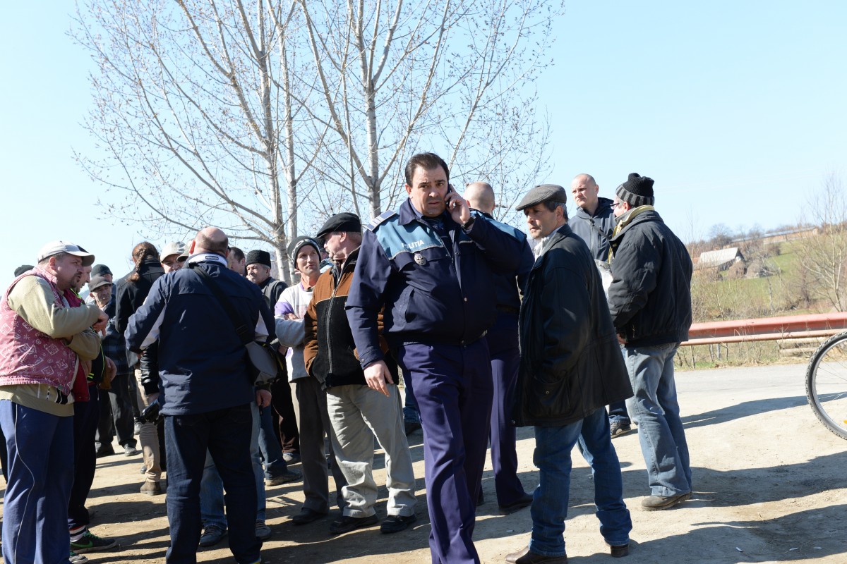 Rășinărenii își dau iar în petic: lasă apa de la robinet să curgă precum Șteaza