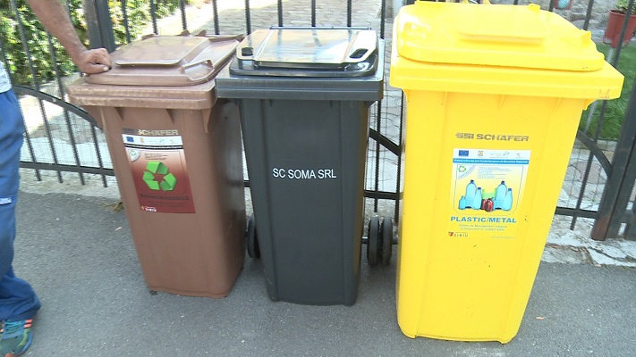 ANUNȚ: Continuă distribuția europubelelor pentru colectarea selectivă