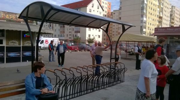 FOTO - Cum arată noile parcări pentru biciclete montate de primăria Sibiu. Costă aproape o mie de euro fiecare