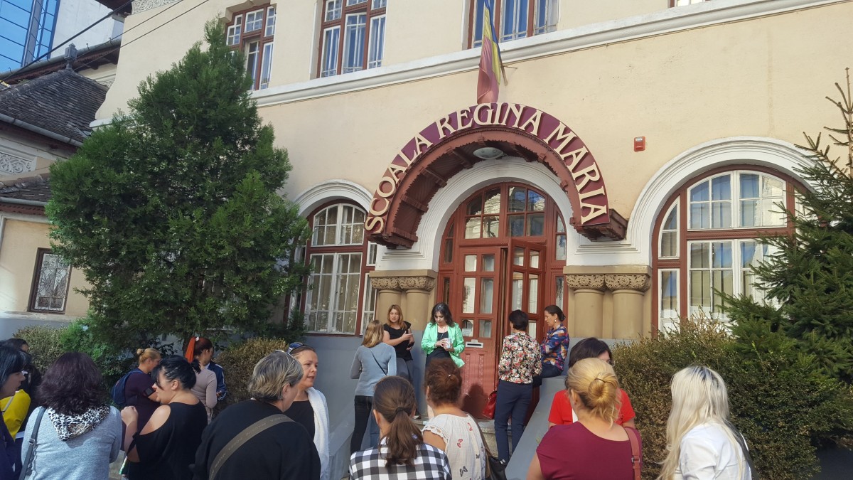 Protest la Școala Regina Maria. „Ar trebui să nu uităm că pe primul loc sunt copiii”