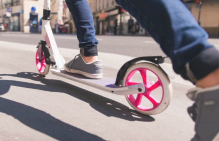 Trotinete gratuite pentru copiii din județul Sibiu. Plus 10.000 de lei