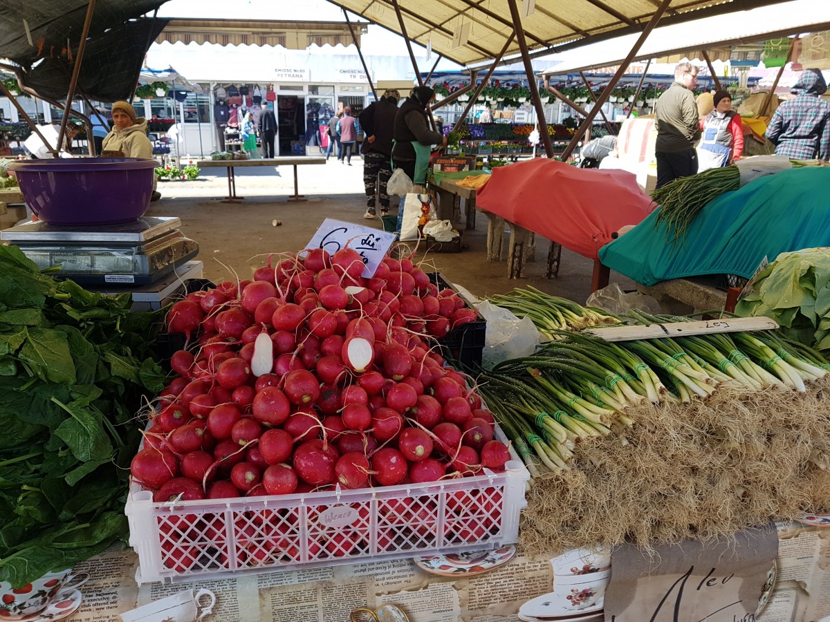 Scumpiri majore în luna aprilie, la toate produsele. Unele legume s-au scumpit cu peste 30%