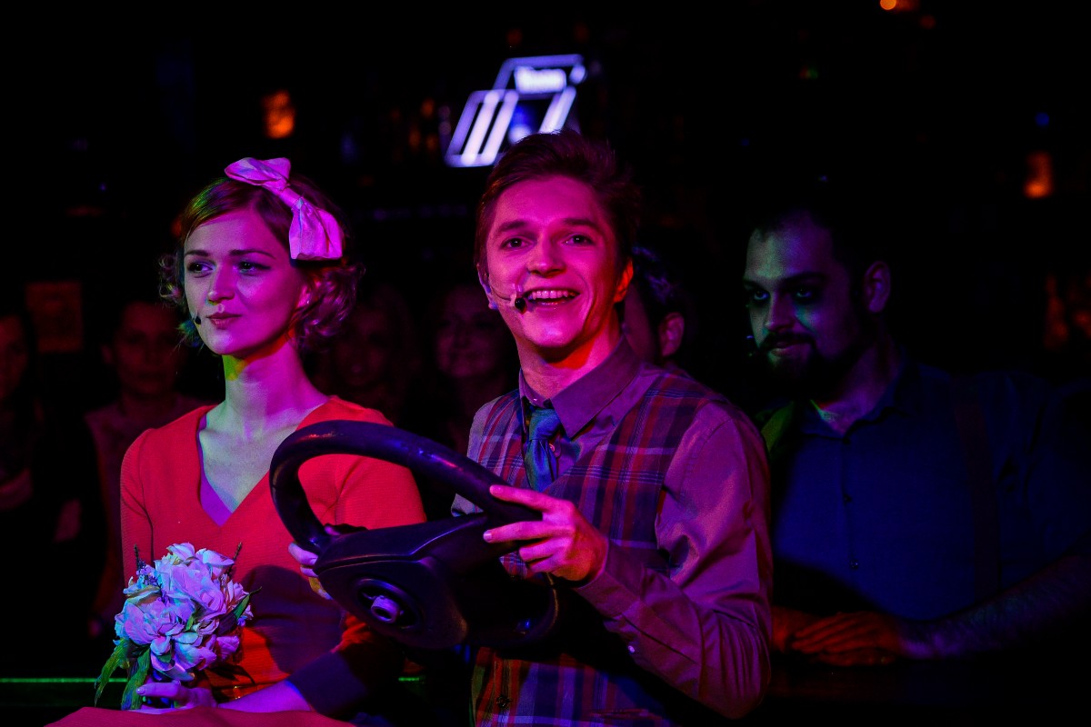 TNRS prezintă spectacole la cinci festivaluri. În octombrie