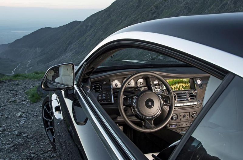 FOTO – Britanicii au testat un Rolls Royce de aproape 300.000 de euro pe Transfăgărășan
