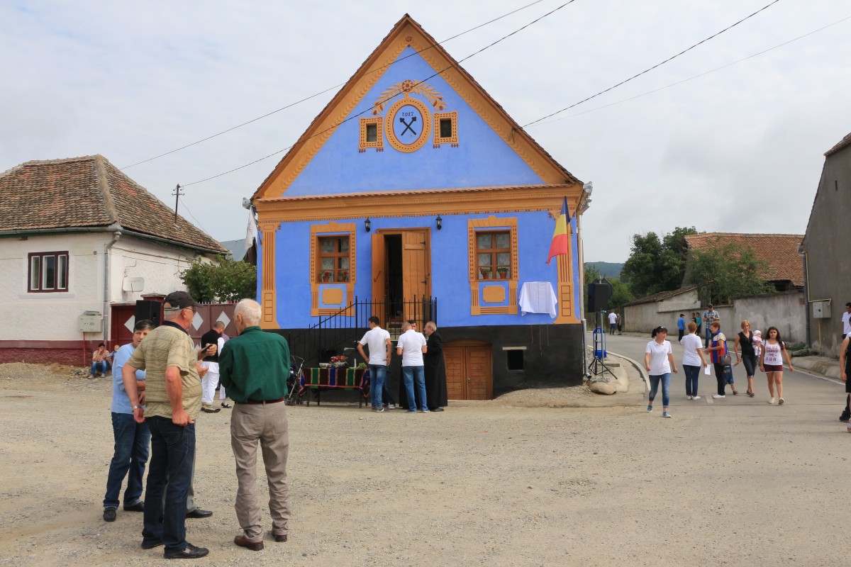 FOTO La Săcădate, vizitatorii se întorc în timp, prin casa albastră