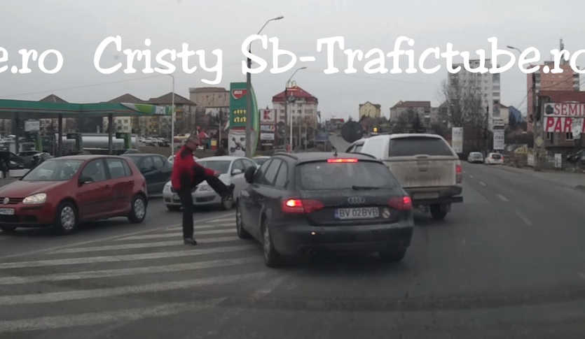 Salvamontistul care a sărit la bătaie în trafic a fost sancționat de angajator | Video