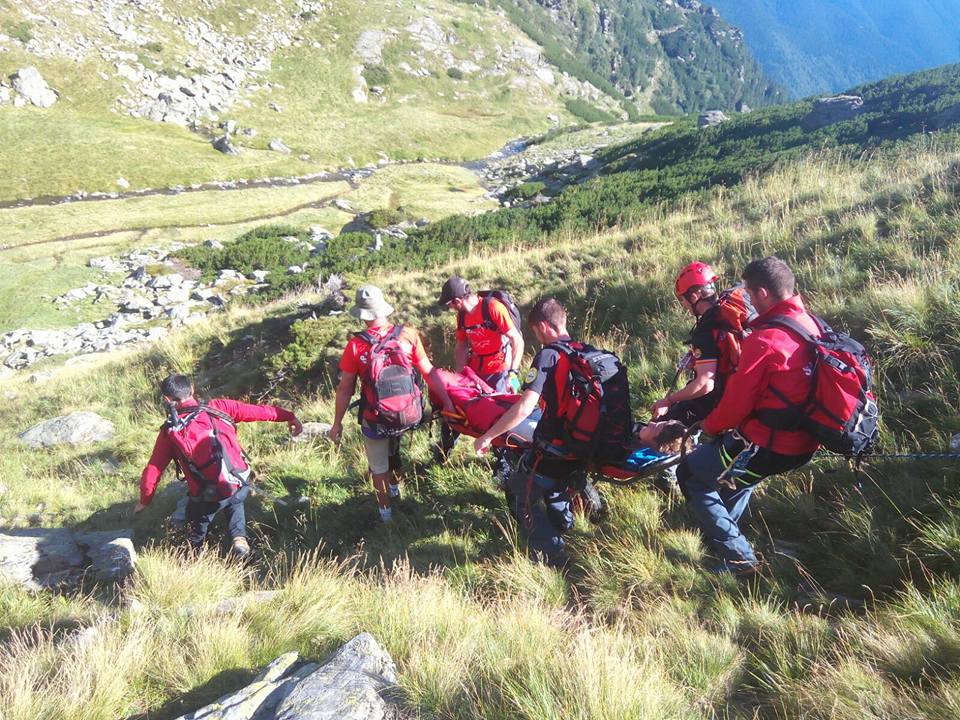 Un turist a căzut de la 200 de metri în Munţii Făgăraş