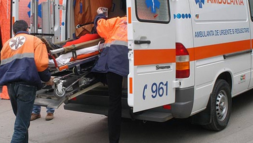 Un sibian a dat peste un pieton, rupându-i un picior, apoi și-a văzut de drum