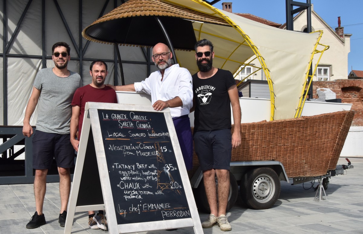 Cu ce au mai venit francezii-n FITS: cu o șaretă culinară și un chef care-a gătit din Piața Cibin
