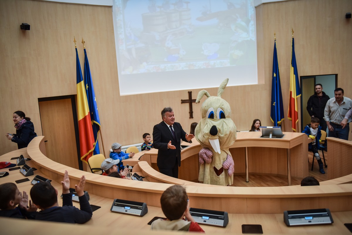Video - foto | Școala altfel: elevii au votat pentru ”Cornul și laptele”. Dar unanimitatea a primit-o iepurașul