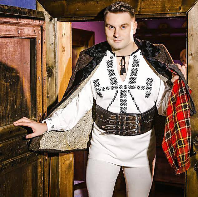 Sebastian Stan: ,,Cânt cu drag și bucurie pentru sufletele oamenilor”