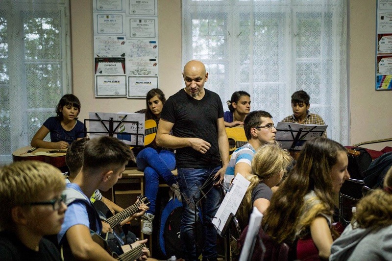 Chitariștii de la Sibiu Guitar Meeting merg la concertul legendarului Joe Satriani