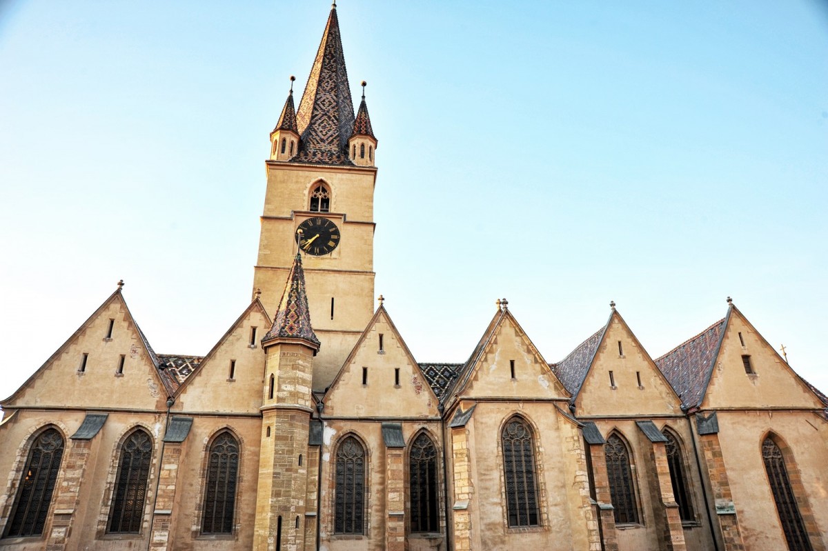 Peste 100 de artiști vor cânta la Biserica Evanghelică într-o producție a Filarmonicii