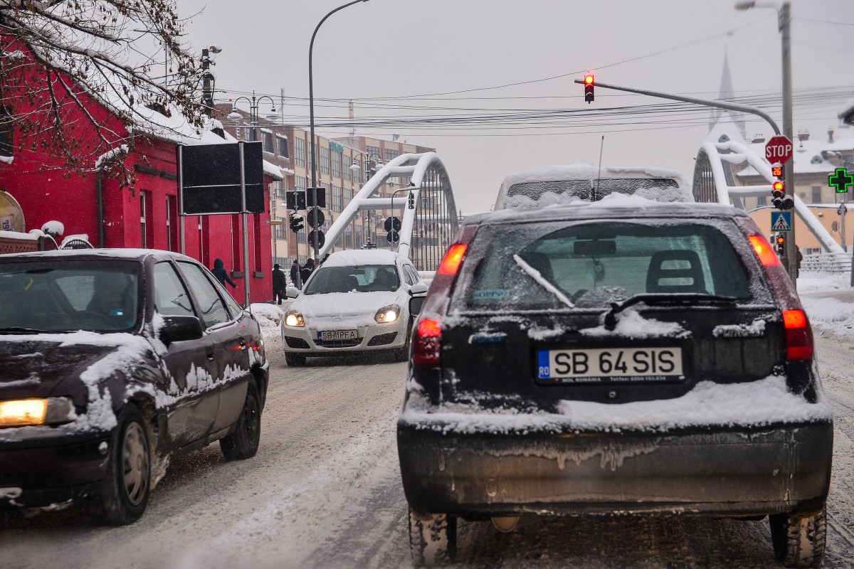 Mesajul IPJ Sibiu pentru șoferi: Utilizarea anvelopelor de iarnă este obligatorie