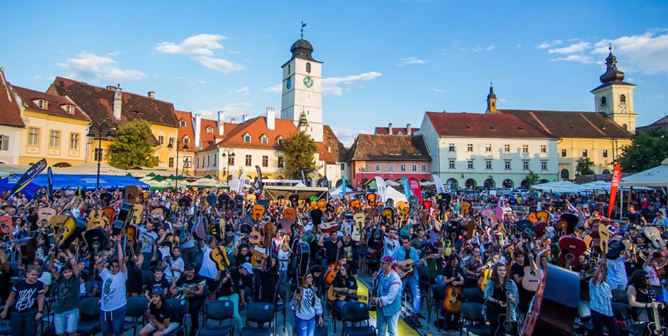Peste 400 de chitariști din toată țara sunt așteptați începând de mâine la Sibiu Guitar Meeting 2018 (P)